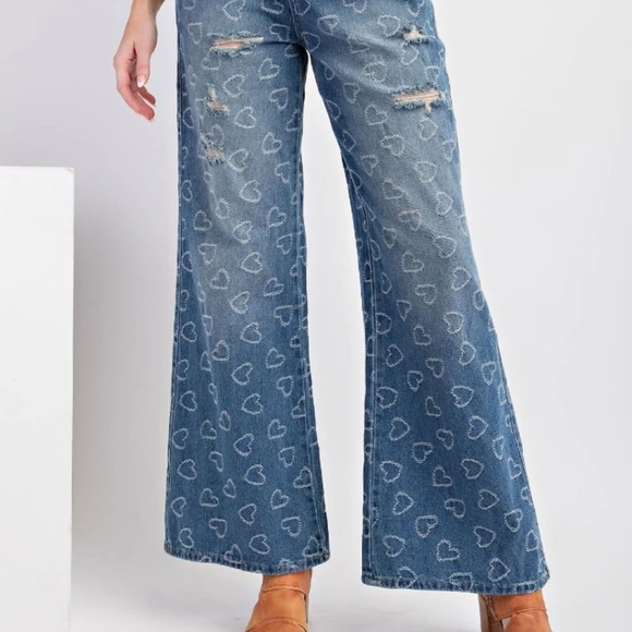 NWT Easel Heart Distressed Jeans - Picture 4 of 12